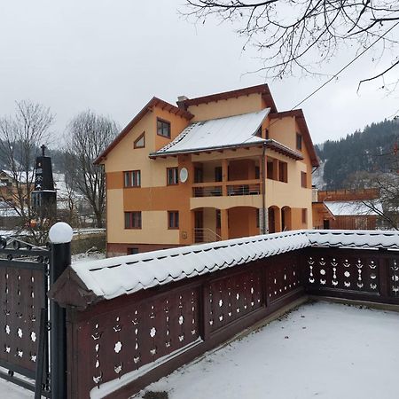Pensiunea Adela Fundu Moldovei Exterior foto