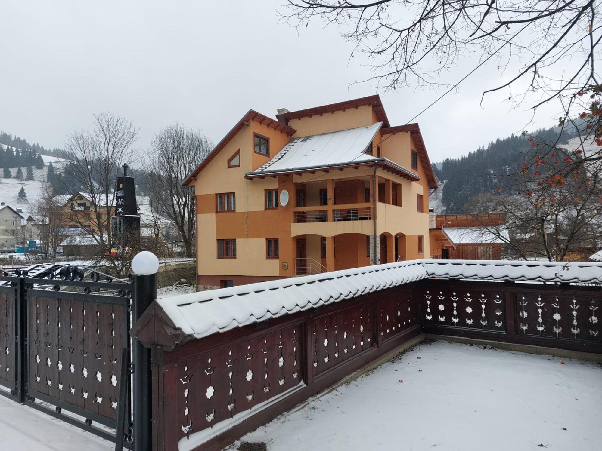 Pensiunea Adela Fundu Moldovei Exterior foto
